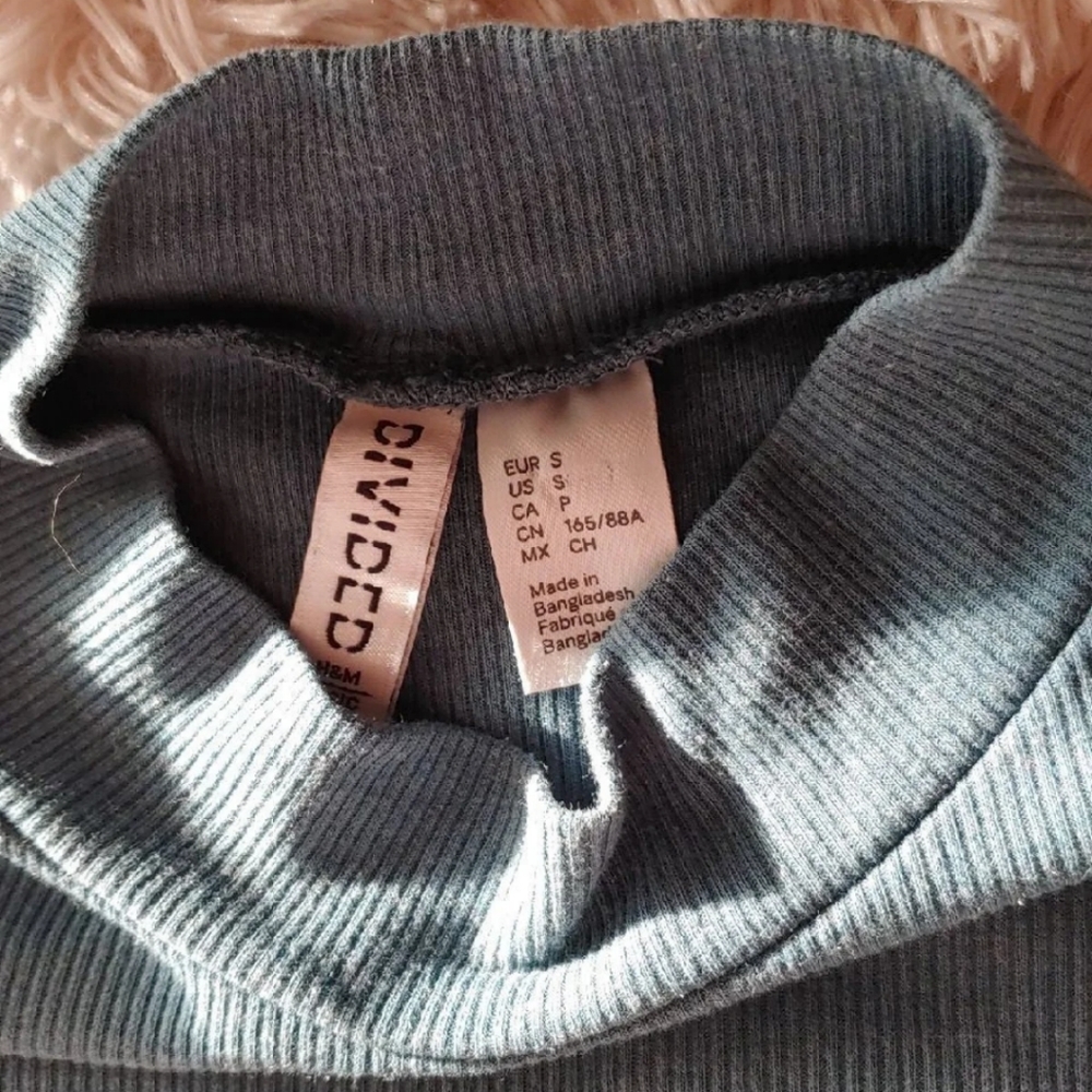 Crop Mock Neck Top - Picture 2 of 3